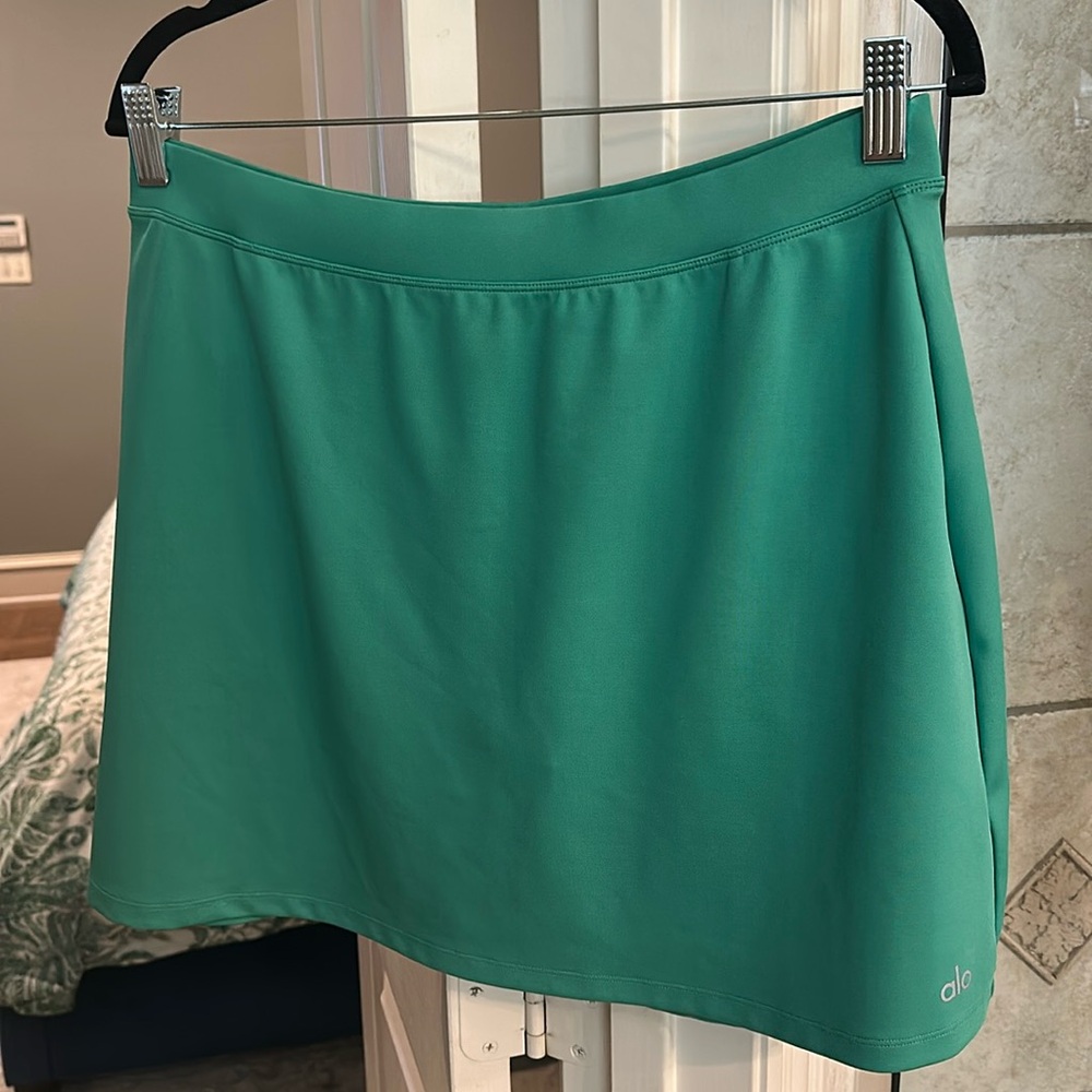 ALO Yoga Green Skirt- like new!